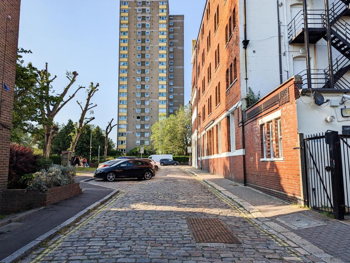 Cozy Central Apartments - With Private Kitchens & Bathrooms Portsmouth Dış mekan fotoğraf