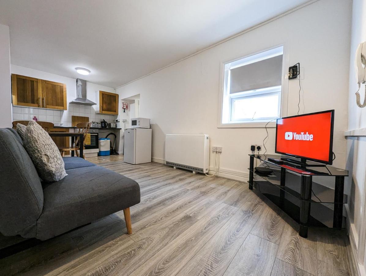 Cozy Central Apartments - With Private Kitchens & Bathrooms Portsmouth Dış mekan fotoğraf