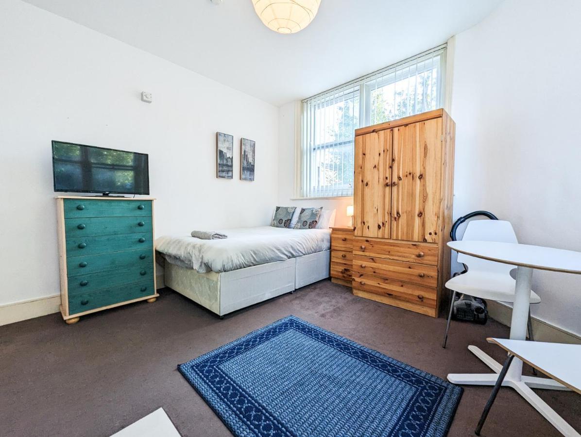 Cozy Central Apartments - With Private Kitchens & Bathrooms Portsmouth Dış mekan fotoğraf