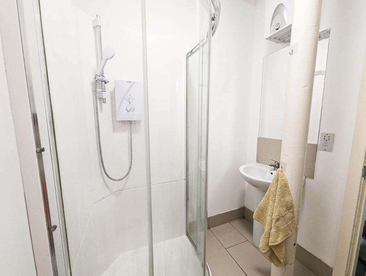 Cozy Central Apartments - With Private Kitchens & Bathrooms Portsmouth Dış mekan fotoğraf